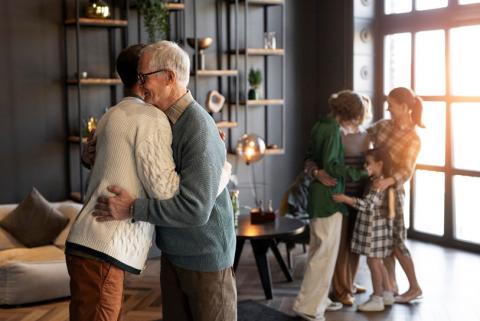 L'hébergement familial émerge comme une solution d'accueil précieuse et adaptée, offrant un cadre de vie sécurisant et familial pour les personnes âgées ou handicapées. 