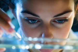 Bientôt, il sera en effet possible de détecter la dépression par simple analyse du microbiome buccal (Visuel Adobe Stock 1264873371)