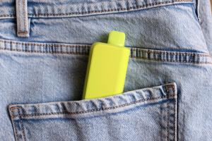 Les vapoteuses aromatisées au cannabis reflètent une nouvelle tendance de la consommation de substances chez les adolescents (Visuel Adobe Stock 1554640975) Les vapoteuses aromatisées au cannabis reflètent une nouvelle tendance de la consommation de substances chez les adolescents (Visuel Adobe Stock 1554640975)