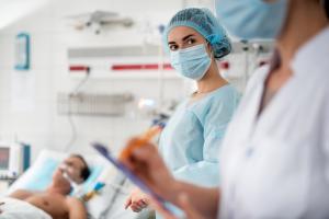 Il faut encore optimiser l’organisation des soins en USI. Il faut encore optimiser l’organisation des soins en USI.