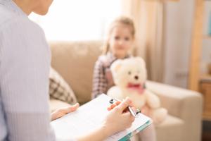 Oui, la dépression maternelle fait partie des facteurs de risque de suralimentation émotionnelle chez l’Enfant (Visuel Adobe Stock 257272743) Oui, la dépression maternelle fait partie des facteurs de risque de suralimentation émotionnelle chez l’Enfant (Visuel Adobe Stock 257272743)