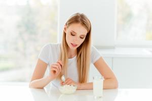 Un probiotique, Bifidobacterium lactis BB-12, protège en particulier, contre la diarrhée associée aux antibiotiques (Visuel Adobe Stock 259679488) Un probiotique, Bifidobacterium lactis BB-12, protège en particulier, contre la diarrhée associée aux antibiotiques (Visuel Adobe Stock 259679488)