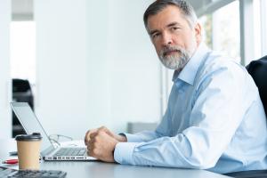 Le sondage vésical intermittent, réalisé au rythme « biologique » des mictions, reproduit un mécanisme naturel et lorsqu’il est pratiqué par le patient (autosondage), il participe à une stratégie conservatrice de la continence (Visuel Adobe Stock 281597666) Le sondage vésical intermittent, réalisé au rythme « biologique » des mictions, reproduit un mécanisme naturel et lorsqu’il est pratiqué par le patient (autosondage), il participe à une stratégie conservatrice de la continence (Visuel Adobe Stock 281597666)