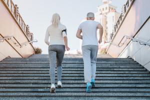 Plus d'exercice ou un exercice trop intense n'est pas toujours bénéfique à l’âge avancé (Visuel Adobe Stock 287658770)