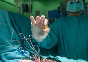 Les petits vaisseaux sanguins artificiels - ceux de moins de 6 mm de diamètre - sont plus vulnérables aux caillots et peuvent être le site de blocages complets (Visuel Adobe Stock 297305020) Les petits vaisseaux sanguins artificiels - ceux de moins de 6 mm de diamètre - sont plus vulnérables aux caillots et peuvent être le site de blocages complets (Visuel Adobe Stock 297305020).