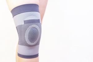La compression doit être adaptée avec le conseil du médecin du sport, en fonction du sujet et de l’exercice pratiqué (Visuel Adobe Stock 309420363). La compression doit être adaptée avec le conseil du médecin du sport, en fonction du sujet et de l’exercice pratiqué (Visuel Adobe Stock 309420363).