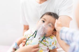 Contracter une infection respiratoire dans la petite enfance est associé à un risque plus élevé de mourir d'une maladie respiratoire à l'âge adulte (Visuel Adobe Stock 318611562) Contracter une infection respiratoire dans la petite enfance est associé à un risque plus élevé de mourir d'une maladie respiratoire à l'âge adulte (Visuel Adobe Stock 318611562)
