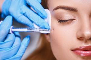 Cette étude fait le point sur les complications des injections esthétiques de Botox ® (Visuel Adobe Stock 335234585) Cette étude fait le point sur les complications des injections esthétiques de Botox ® (Visuel Adobe Stock 335234585)