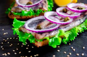 Le régime nordique révèle sa capacité à prévenir l'obésité et à réduire le risque de maladies cardiovasculaires, de diabète de type 2, d'hypertension artérielle et d'hypercholestérolémie (Visuel Adobe Stock 338341776) Le régime nordique révèle sa capacité à prévenir l'obésité et à réduire le risque de maladies cardiovasculaires, de diabète de type 2, d'hypertension artérielle et d'hypercholestérolémie (Visuel Adobe Stock 338341776)