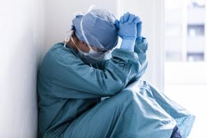 C'est un constat dramatique sur la santé mentale des infirmières, qui « pensent plus au suicide que les autres professions » (Visuel Adobe Stock 344480676) C'est un constat dramatique sur la santé mentale des infirmières, qui « pensent plus au suicide que les autres professions » (Visuel Adobe Stock 344480676)