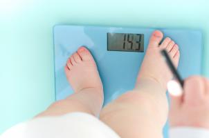 si l’augmentation du temps de sédentarité pendant l'enfance jusqu'à l'adolescence est directement facteur d'obésité infantile, une activité physique d’intensité légère peut complètement inverser ce processus délétère (Visuel Adobe Stock 353108577) si l’augmentation du temps de sédentarité pendant l'enfance jusqu'à l'adolescence est directement facteur d'obésité infantile, une activité physique d’intensité légère peut complètement inverser ce processus délétère (Visuel Adobe Stock 353108577)