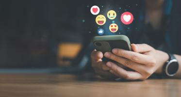 Les troubles mentaux se propagent aussi sur les réseaux sociaux et peuvent se transmettre ainsi entre les jeunes (Visuel Adobe Stock 391158292) Les troubles mentaux se propagent aussi sur les réseaux sociaux et peuvent se transmettre ainsi entre les jeunes (Visuel Adobe Stock 391158292)