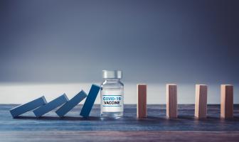 La seconde dose est primordiale pour apporter un maintien à plus long terme de l’immunité (Visuel Adobe Stock 398233632)