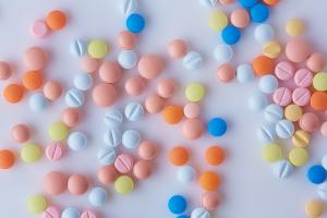 Quand la tension artérielle a besoin d’être mieux contrôlée, quelle est la meilleure option, plus de médicament ou un médicament de plus ? (Visuel Adobe Stock 403495754) Quand la tension artérielle a besoin d’être mieux contrôlée, quelle est la meilleure option, plus de médicament ou un médicament de plus ? (Visuel Adobe Stock 403495754)