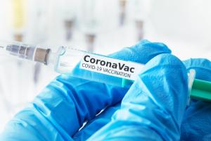 Ces données préliminaires d'un essai de phase III confirment le vaccin anti-COVID-19 développé en Chine, CoronaVac, à schéma à 2 doses, comme efficace à 83,5% contre le COVID-19 symptomatique. Ces données préliminaires d'un essai de phase III confirment le vaccin anti-COVID-19 développé en Chine, CoronaVac, à schéma à 2 doses, comme efficace à 83,5% contre le COVID-19 symptomatique.
