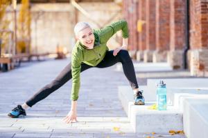 « Restez active – ou soyez active – pour améliorer la qualité de vie en vieillissant » (Visuel Adobe Stock 471334611)