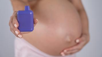 L'exposition fœtale aux liquides de vapotage peut entraîner des modifications de la forme du crâne du bébé (Visuel Adobe Stock 650105167) L'exposition fœtale aux liquides de vapotage peut entraîner des modifications de la forme du crâne du bébé (Visuel Adobe Stock 650105167)