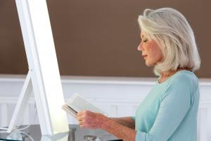 Les rythmes circadiens jouent un rôle crucial dans la santé cardiovasculaire. Ainsi, la luminothérapie pourrait trouver sa place en prévention cardiovasculaire (Visuel Adobe Stock 83115340)