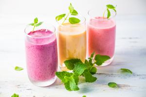 C’est à nouveau une question d’antioxydants et la combinaison de plusieurs fruits n’est pas anodine dans les smoothies (Visuel Adobe Stock 85229840) C’est à nouveau une question d’antioxydants et la combinaison de plusieurs fruits n’est pas anodine dans les smoothies (Visuel Adobe Stock 85229840)