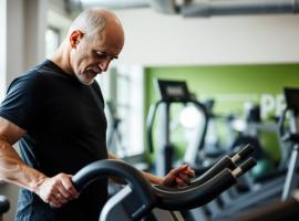 Cette association donc entre le statut socio-économique, notamment le niveau d’études et de revenus et la santé prend toute sa force à l’âge mûr et durant le vieillissement (Visuel Adobe Stock 925374692) Cette association donc entre le statut socio-économique, notamment le niveau d’études et de revenus et la santé prend toute sa force à l’âge mûr et durant le vieillissement (Visuel Adobe Stock 925374692)