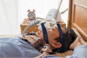 La pression positive continue, ou CPAP, la thérapie de référence pour prévenir ces périodes d'obstruction de la circulation d'air est loin d’être mise en œuvre dans la majorité des cas de SAOS, par manque de détection et de diagnostic mais aussi d’acceptation d’observance des patients. La pression positive continue, ou CPAP, la thérapie de référence pour prévenir ces périodes d'obstruction de la circulation d'air est loin d’être mise en œuvre dans la majorité des cas de SAOS, par manque de détection et de diagnostic mais aussi d’acceptation d’observance des patients.