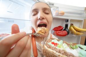 L'hyperphagie est un comportement qui réunit toutes les caractéristiques de la dépendance L'hyperphagie est un comportement qui réunit toutes les caractéristiques de la dépendance