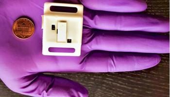 Le dispositif prévient les patients atteints de MICI avant l'apparition des symptômes comme la diarrhée chez les patients atteints de la maladie de Crohn et l’urgence des selles chez les patients atteints de colite ulcéreuse (Visuel Université du Texas à Dallas) Le dispositif prévient les patients atteints de MICI avant l'apparition des symptômes comme la diarrhée chez les patients atteints de la maladie de Crohn et l’urgence des selles chez les patients atteints de colite ulcéreuse (Visuel Université du Texas à Dallas)