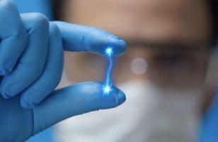 Outre le glucose, ou sucre, un carburant bien connu pour le cerveau, des gouttelettes lipidiques jouent un rôle clé dans l'activité électrique des synapses (Visuel Fotolia 128474840) Outre le glucose, ou sucre, un carburant bien connu pour le cerveau, des gouttelettes lipidiques jouent un rôle clé dans l'activité électrique des synapses (Visuel Fotolia 128474840)