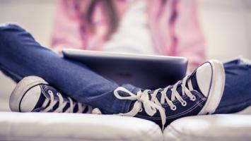 Les jeunes s’engagent plus tardivement dans des activités et des comportements d’adulte Les jeunes s’engagent plus tardivement dans des activités et des comportements d’adulte