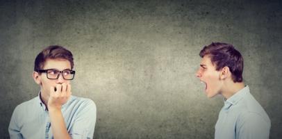 Les patients schizophrènes qui ont des hallucinations auditives ont eux-aussi tendance à entendre ce qu'ils souhaitent entendre. Les patients schizophrènes qui ont des hallucinations auditives ont eux-aussi tendance à entendre ce qu'ils souhaitent entendre.