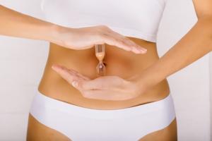 Au cœur de cet équilibre métabolique fragile régulé par ce couple microbiote et horloge biologique, une protéine bien spécifique lie le gain de poids aux bactéries intestinales. Au cœur de cet équilibre métabolique fragile régulé par ce couple microbiote et horloge biologique, une protéine bien spécifique lie le gain de poids aux bactéries intestinales.