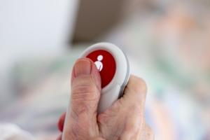 L’incontinence chez la personne âgée est un facteur majeur de dépendance et d’institutionnalisation L’incontinence chez la personne âgée est un facteur majeur de dépendance et d’institutionnalisation