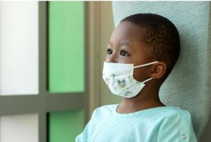 Ce petit essai pilote mené chez 2 enfants -dont le jeune K.J. Griffin (visuel)- présentant toujours une inflammation sous-jacente et un dysfonctionnement cardiaque réfractaires au traitement standard, confirme le profil de sécurité et induit des « améliorations spectaculaires dans les 24 heures » suivant l'administration (Visuel Medical University of South Carolina, Sarah Pack). Ce petit essai pilote mené chez 2 enfants -dont le jeune K.J. Griffin (visuel)- présentant toujours une inflammation sous-jacente et un dysfonctionnement cardiaque réfractaires au traitement standard, confirme le profil de sécurité et induit des « améliorations spectaculaires dans les 24 heures » suivant l'administration (Visuel Medical University of South Carolina, Sarah Pack).