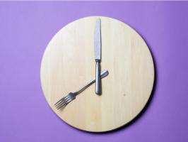 Mené à raison d’1 jour sur 2, le régime intermittent offre alors moins d'avantages pour la réduction des graisses qu'un régime traditionnel de restriction calorique au quotidien (Visuel Fotolia) Mené à raison d’1 jour sur 2, le régime intermittent offre alors moins d'avantages pour la réduction des graisses qu'un régime traditionnel de restriction calorique au quotidien (Visuel Fotolia).