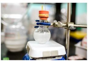 C’est un désinfectant à la demande, sans conditionnement encombrant, en quelque sorte déshydraté ... C’est un désinfectant à la demande, sans conditionnement encombrant, en quelque sorte déshydraté ...