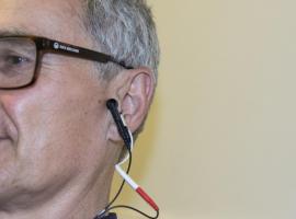 Une petite branche du nerf vague stimulable sans intervention chirurgicale, située dans la peau de parties spécifiques de l'oreille externe permet pourtant cette stimulation de manière non invasive. Une petite branche du nerf vague stimulable sans intervention chirurgicale, située dans la peau de parties spécifiques de l'oreille externe permet pourtant cette stimulation de manière non invasive.