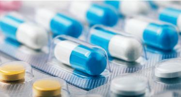 La vancomycine adhère aux muqueuses et reste en place dans le corps, ce qui lui donne tout « le temps de régler le problème » La vancomycine adhère aux muqueuses et reste en place dans le corps, ce qui lui donne tout « le temps de régler le problème »