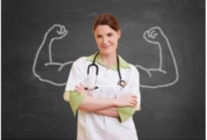 Gros plan sur une profession si utile et si précieuse dans le parcours de soins spécifiquement orienté sur les personnes âgées Gros plan sur une profession si utile et si précieuse dans le parcours de soins spécifiquement orienté sur les personnes âgées