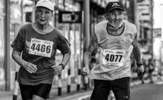 C’est l’interaction de 2 facteurs psychologique qui influence l’humeur et le bien-être au cours du vieillissement C’est l’interaction de 2 facteurs psychologique qui influence l’humeur et le bien-être au cours du vieillissement