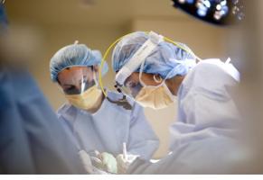 De nombreux cliniciens, et patientes n’anticipent pas le risque de douleur persistante et la perte de la fonction de l'épaule après une intervention de mastectomie et/ou de reconstruction. De nombreux cliniciens, et patientes n’anticipent pas le risque de douleur persistante et la perte de la fonction de l'épaule après une intervention de mastectomie et/ou de reconstruction.