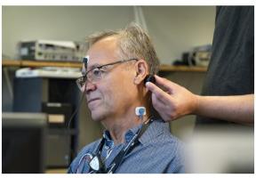 Les chercheurs suédois suggèrent d’utiliser des sons transmis par les os pour de meilleurs résultats. Les chercheurs suédois suggèrent d’utiliser des sons transmis par les os pour de meilleurs résultats.