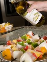 L'oleuropéine qui aide le corps à sécréter cette molécule de signalisation clé qui contrôle le métabolisme, l’insuline. L'oleuropéine qui aide le corps à sécréter cette molécule de signalisation clé qui contrôle le métabolisme, l’insuline.