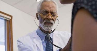 Les patients suivis par des médecins plus âgés accusent-ils un taux de mortalité plus élevé ? Les patients suivis par des médecins plus âgés accusent-ils un taux de mortalité plus élevé ?