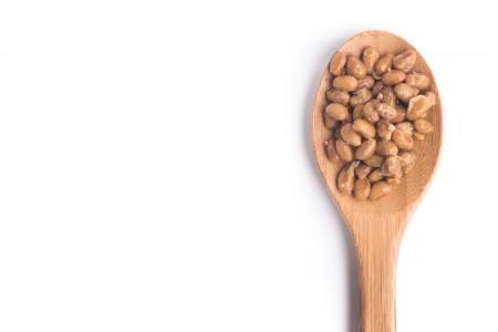 La souche bactérienne Miyagino, utilisée pour fabriquer l’aliment, prolonge la durée de vie par des voies biologiques liées à l'immunité innée et à la longévité, et améliore la tolérance au stress (Visuel Adobe Stock 132168722).