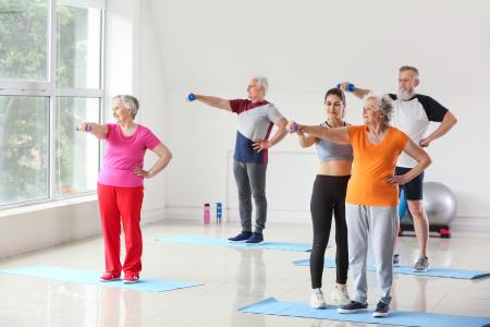L'affaiblissement des muscles fait naturellement partie du processus de vieillissement, mais pour certaines personnes atteintes de sarcopénie, le déclin est anormalement rapide (Visuel Adobe Stock 2736591247)