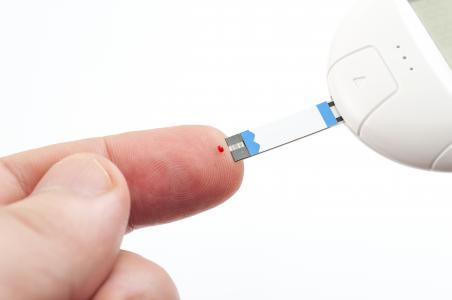 Le risque d'hypoglycémie est élevé chez les résidents d'EHPAD dont le diabète est surtraité (Visuel Adobe Stock 295001960)