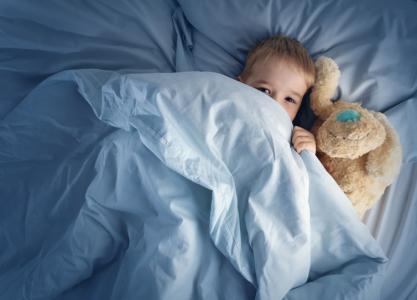 Prudence quant à l'utilisation de la mélatonine chez l'Enfant (Visuel Adobe Stock 318666165)