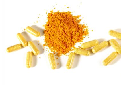 La curcumine, cette poudre jaune dérivée des racines de l’épice curcuma (Curcuma longa) est déjà documentée pour ses propriétés antitumorales (Visuel Adobe Stock 381444721)