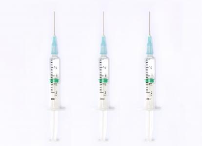 Une 3è dose -de rappel- du vaccin ARNm COVID-19 est requise pour une protection immunitaire contre la variante Omicron du SRAS-CoV-2 (Visuel Adobe Stock 468099351)