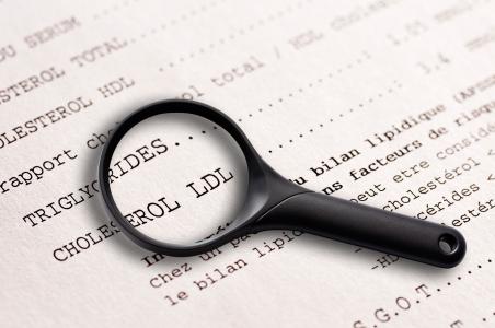 Les médicaments inhibiteurs de PCSK9 agissent en bloquant une protéine du foie qui contribue à détruire les récepteurs du cholestérol LDL à la surface des cellules (Visuel Adobe Stock 49979738)